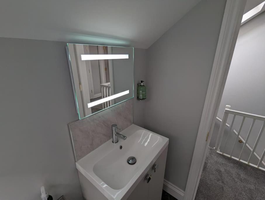 31 High Street - Modern & Stylish 2-Bed Apartment - Inc Parking Husbands Bosworth Exterior foto